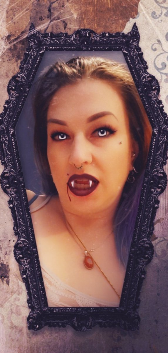 GermanBeautyfly's tweet photo. @CountDraculaDB What vampire doesn't have some vanity? Me, as a vampire! https://t.co/OF6SwIDvf7