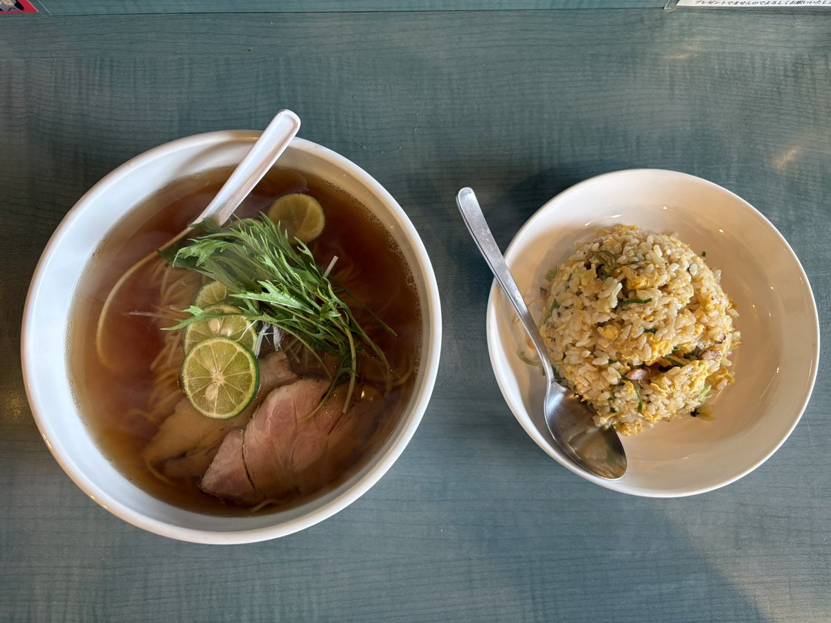 nbrthr's tweet photo. 仕事先の富田林市で
勧めてもらった
ラーメンニャン福🍜
塩ラーメンがイチオシみたいだったけど限定のすだちラーメンへ🍜夏にピッタリの素朴で爽やかな味わいでした✨美味✨ https://t.co/67Rxk8fJgZ
