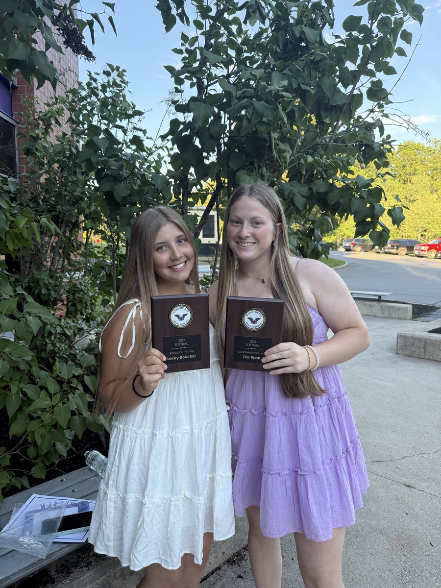 LexeyBoucher29's tweet photo. Thank you to my teammates and coaches for an amazing freshman year! I am so thankful to be awarded Rookie Of The Year!! I couldn’t have done it without the unwavering support from my teammates and coaches!!💜💜
@SoftballRip https://t.co/am5idwJIEM