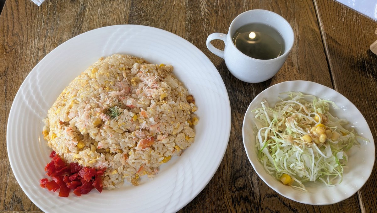 GS_OHTK's tweet photo. 紋別　まりーさんの木
紋別の人気店「まりーさんの木」に初訪問！何度か振られていましたが、駐車場ラスト1台に滑り込みでようやくリベンジ達成
名物のカニチャーハンを注文。少しお高めですが、カニの身がたっぷり入っていてボリューム満点でした https://t.co/GA1nk3trjn