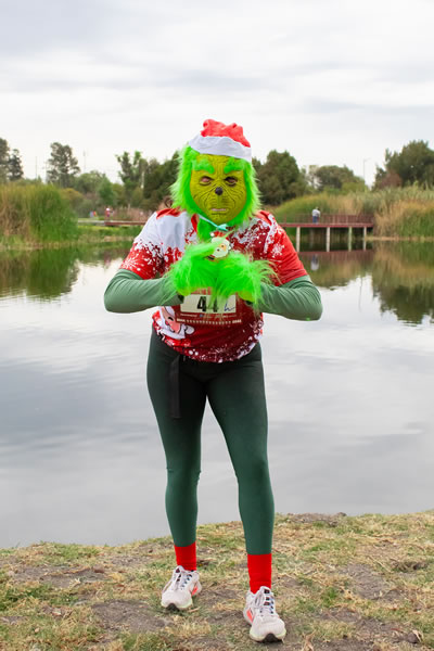 EnDondeCorrer's tweet photo. 🎄🏃‍♀️ ¡Jingle Bells 2026 ya viene! 🏃‍♂️🎅

La carrera navideña más alegre de CDMX regresa al Bosque de Chapultepec.
Corre, trota o camina 5K rodeado de árboles, historia y el mejor ambiente navideño. Perfecto para ir en familia o con amigos.

Medalla hermosa + playera + bolsa kit + fotos en meta & ruta un evento navideño garantizado 🎁

Toda la info e Inscripciones:

https://t.co/7IeedSsqbY

¿Ya armaste tu equipo? 👀
Guarda este post y etiqueta a quien quieras llevar 💚