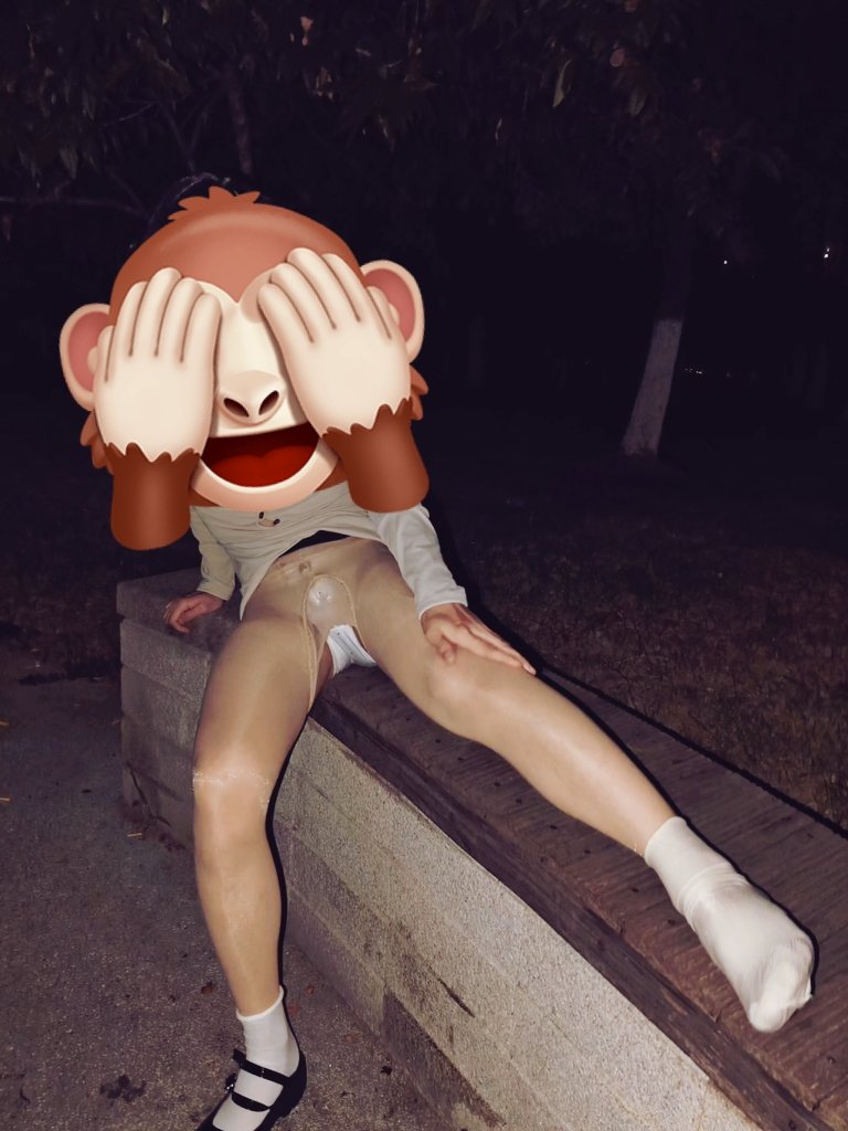 kakfa_second's tweet photo. 平板锁紧紧锁住小阴蒂，穿上女式紧身内裤，屁股插着肛塞，里面灌满了精液，穿上马油丝袜、小皮鞋、小白袜、女式裙子，幻想自己就是一个小母狗一个小骚货，渴望抓住灌满精液，走在学校附近的公园，害怕也渴望被同学看见：这个平日里道貌岸然的男同学竟然是一只骚母狗...#南京伪娘 #南京男娘 #南京cd https://t.co/v7NQYT8Uwp