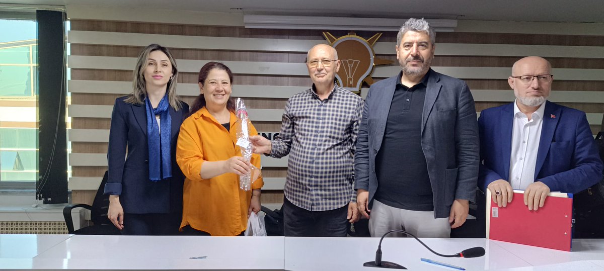 aksincankadin's tweet photo. @NigarKoca0666
Evladını vatan uğruna toprağa emanet eden fedakâr  babanın taşıdığı gurur ve özveri,milletimizin gönlünde daima yaşayacaktır. Şehidimiz Burak Türkoğlu’nu rahmet,minnet ve dualarla yâd ediyor; Halil amcamızın Babalar Günü’nü  kutluyoruz.
@Mstafa_Ozcan https://t.co/zXb8rD48QI