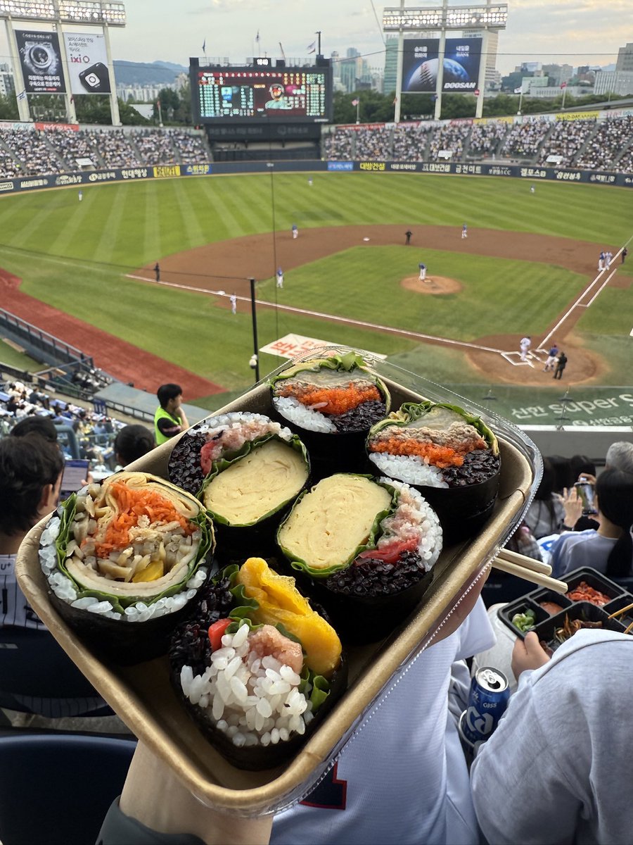 dyunaaa01's tweet photo. 식물원 김밥 진짜 맛있음..
명란계란이랑 묵은지참지랑 기본먹었는데
묵은지가 생각보다 너무맛있었다🤤 https://t.co/LsNugatZmq