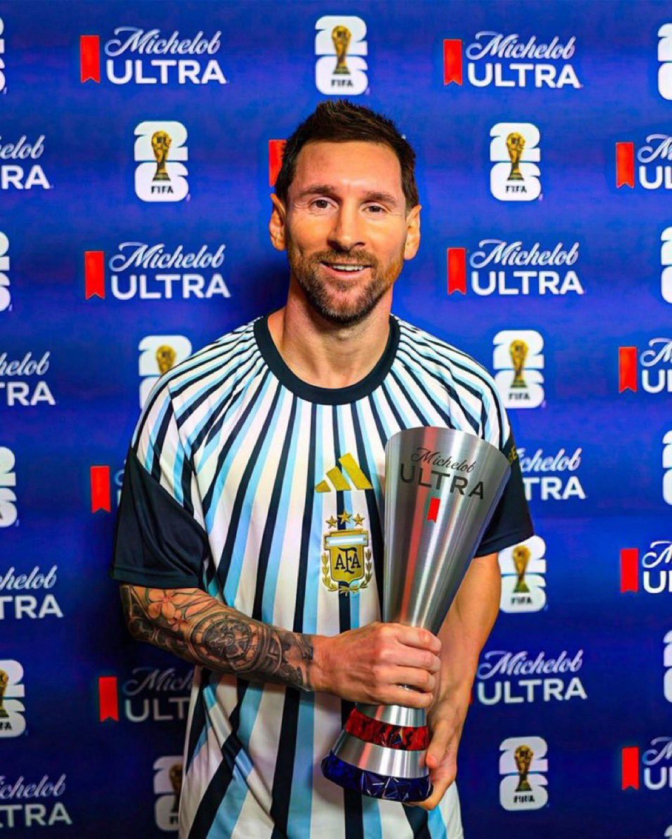 _hbip's tweet photo. ااخ يا ملك اللعبه والله ما اتحمل اعتزالك لكرة القدم 💙🩵🐐🐐 https://t.co/WeEfHF27HH