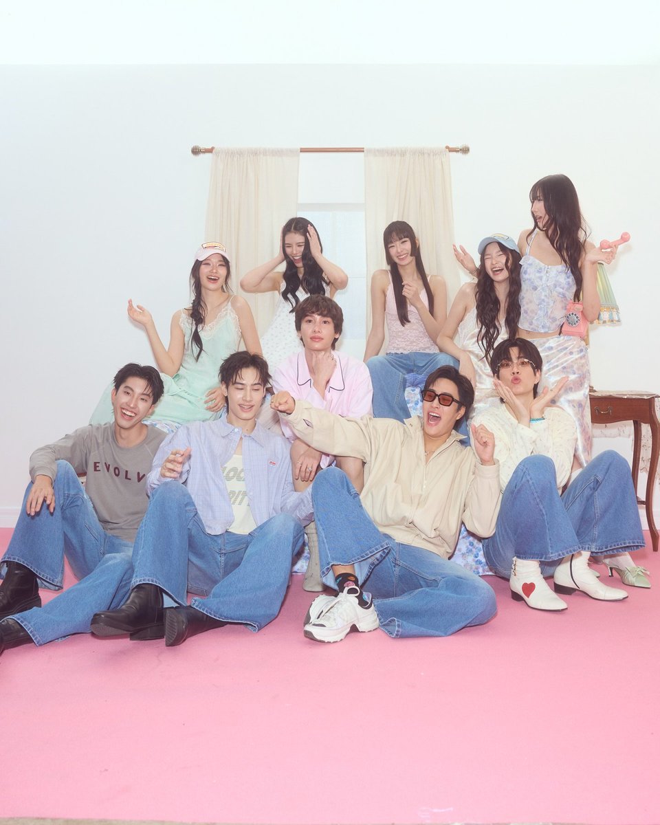 gunatptrend's tweet photo. [17/06/26]
💌 cservice_official
https://t.co/dWCqgIjI70

☁🛋⭐💕

@AtthaphanP 
#GunAtthaphan #กันอรรถพันธ์
#CserviceGeneration #cservice https://t.co/zpl7HhsJFo