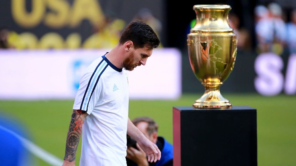 sebaarce__'s tweet photo. parece irónico decirlo después de estar viviendo la mejor época de la historia de la selección, pero nadie más que él merecía una noche como hoy después de vivir todo esto https://t.co/d8rkW2rvSi