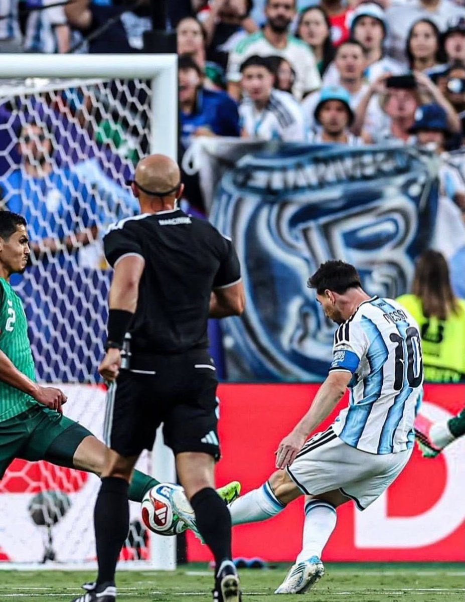 LeandroCruz08's tweet photo. SOS UN ANIMAL LIONEL MESSI 🇦🇷⚽️ https://t.co/syiplxJgpC