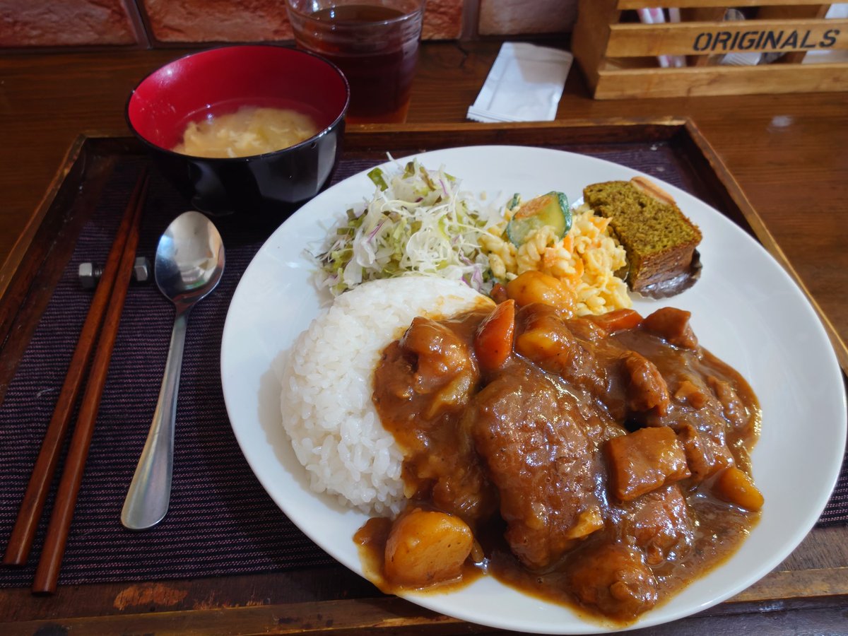 oKAIMUo's tweet photo. 普通のとAI機能で撮ってみたけど、
AIの方は明るくはなるけど自然じゃない感じだからあんまりな気がするな〜。
望遠で蝶を撮ってみたけど、ブレないし簡単に撮れるからいい感じ＼(^o^)／ https://t.co/cz9V6bajIE