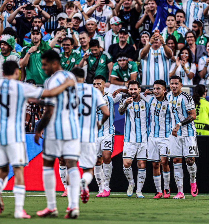 Viruta7L's tweet photo. Algunos se animaron a criticar a la selección después de ganar absolutamente todo. 
La Selección Argentina va por el bicampeonato del mundo siendo el máximo candidato https://t.co/uambl0EhZw