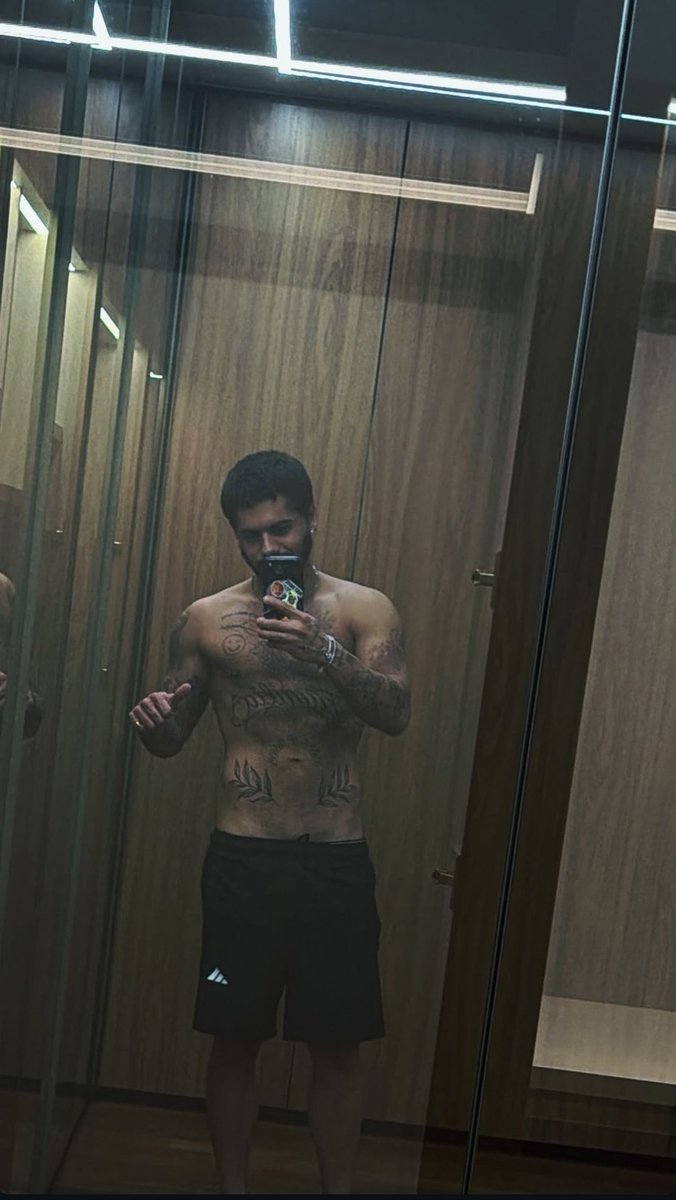 RonaldS12868275's tweet photo. O que vocês acharam dessa foto do Zé Felipe? 👀🔥 https://t.co/UCO8AjSmvj