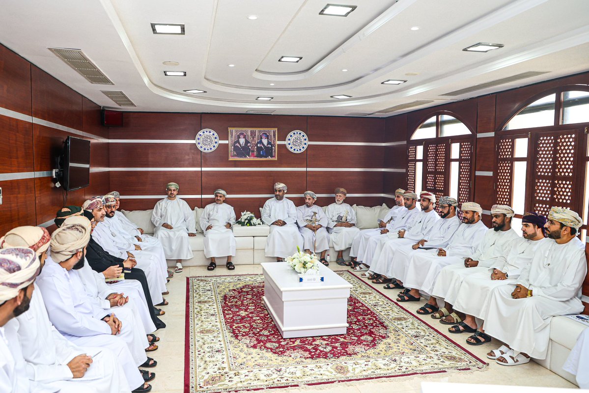 OCCI_BN's tweet photo. استقبل فرع غرفة تجارة وصناعة عُمان بمحافظة شمال الباطنة معالي أنور بن هلال الجابري وزير التجارة والصناعة وترويج الاستثمار، وذلك بحضور سعادة غالب بن سعيد المعمري وكيل وزارة التجارة والصناعة وترويج الاستثمار للتجارة والصناعة والمهندس سعيد بن علي العبري رئيس مجلس إدارة الفرع، الذي كان في مقدمة مستقبلي معاليه. كما شهد اللقاء حضور رؤساء مجالس الإدارة السابقين وأعضاء مجلس إدارة الفرع،، ورؤساء اللجان القطاعية، في إطار تعزيز التواصل والتنسيق المشترك ومناقشة القضايا ذات الصلة بتنمية القطاع الخاص ودعم بيئة الأعمال بالمحافظة.