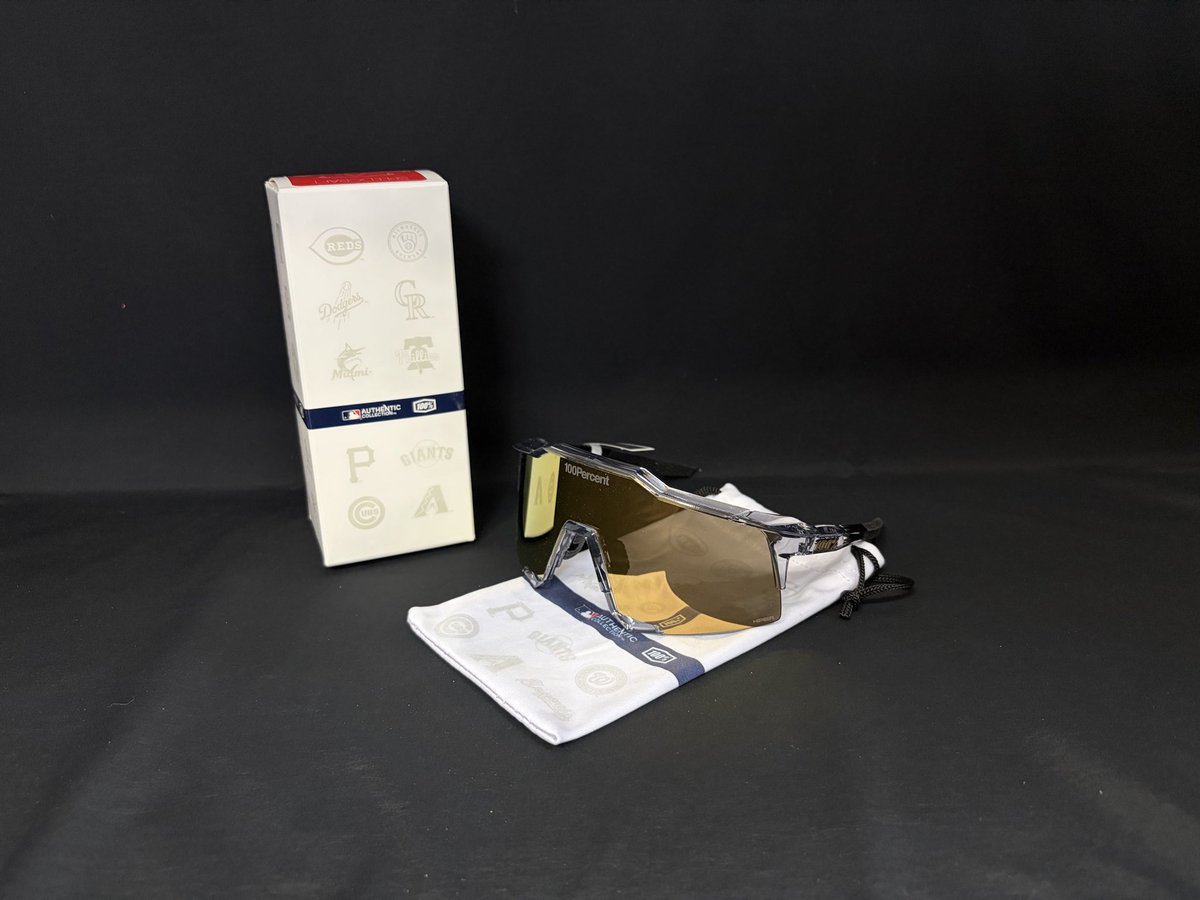 info42648043's tweet photo. 100% 新製品入荷‼️
【MLB Authentic SPEED CRAFT 】
Polished Translucent Gray
(HiPER 24K Gold Mirror Lens)
100%と言えばすみれスポーツ…
すみれスポーツと言えば100%…です☝️
#すみれスポーツ #speedcraft #100percent #ワンハンドレッド投稿 #32890 https://t.co/TqMXNpDdt8