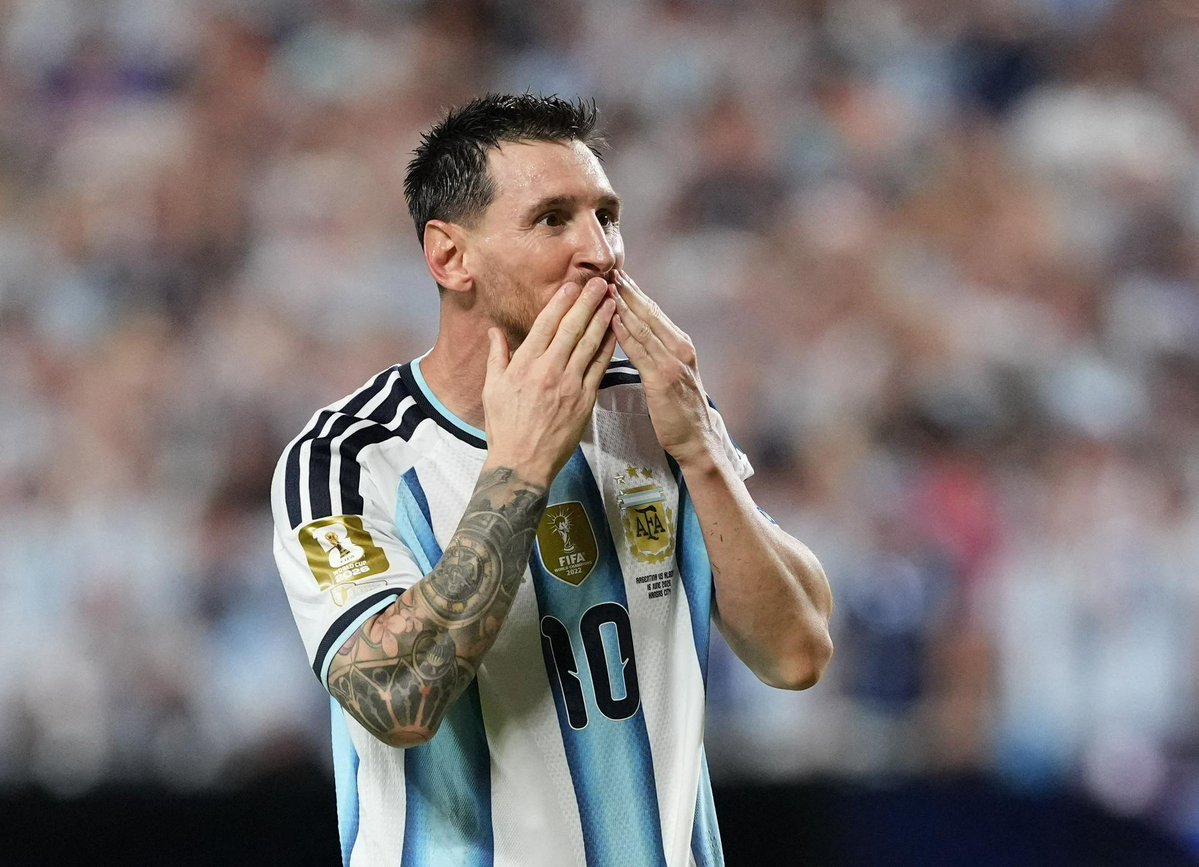 MeAngelius's tweet photo. THIS IS AMAZING⚽️⚽️⚽️
If he doesn't deserve to defend his title, then who does?
He truly never disappointed. https://t.co/l1q0sJFuDv