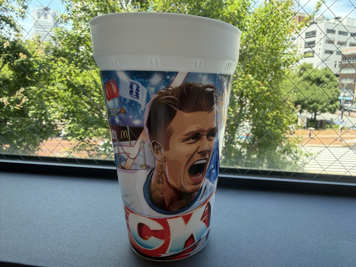 19mi_fro's tweet photo. おー、一発でベッカム引いた！！！
変な紫のやつじゃなくてよかった！

中学の時、ベッカムのユニ着てスパイク履いて練習してたな。懐かしい。
あと、朝の読書の時間もベッカムの本読んでたな。ソフトモヒカンにして強制坊主にされたな。

#ベッカム https://t.co/fi0A4xEXkx