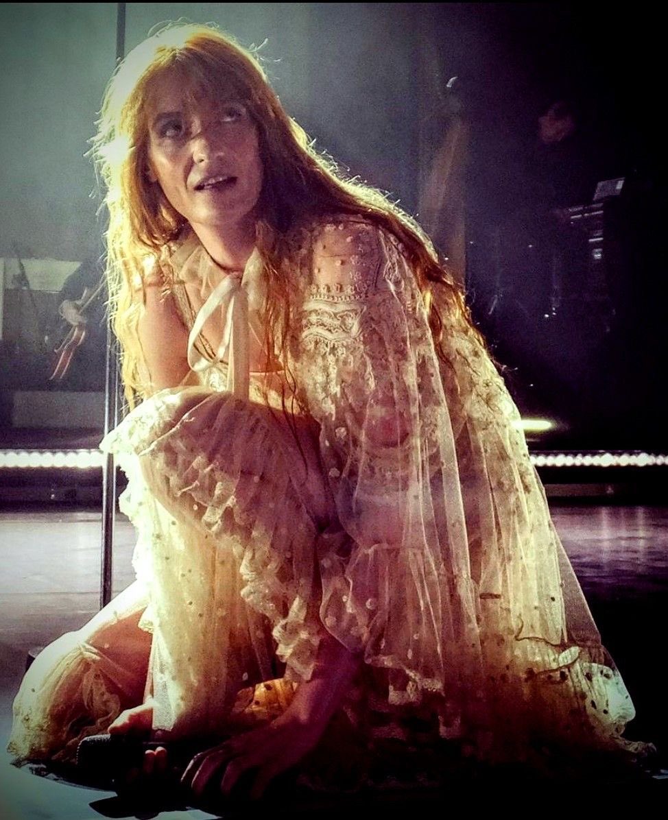 fromthethunder's tweet photo. big fan of this genre of flo photos https://t.co/UIhJoRq4Qp
