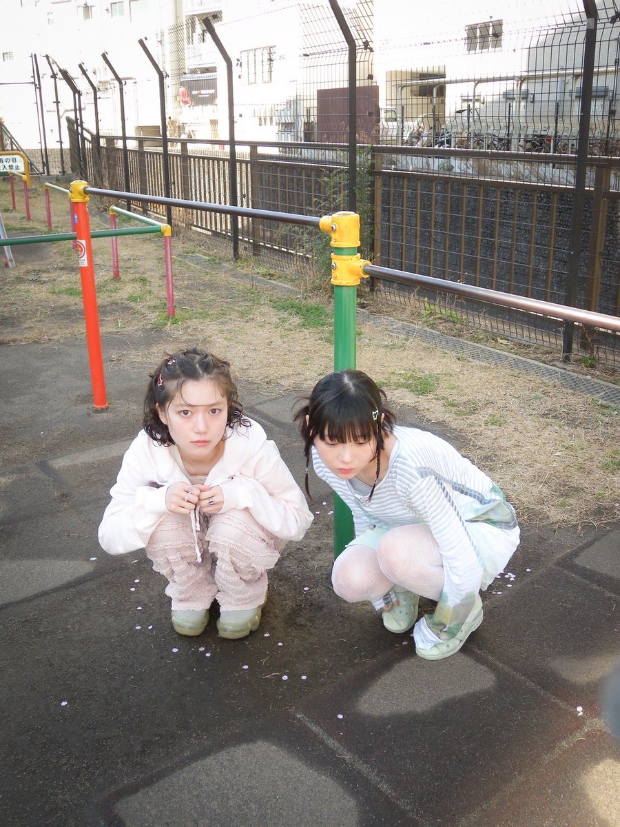 shiraneetango's tweet photo. ラジオ知らねえ単語2026春˚✧₊

知らねえ単語
金井球 @tiyk_tbr 
園凜 @sono_rin_ 

撮影・金井球と三脚
スタイリング・ふたりで https://t.co/O4O6xfb9xC