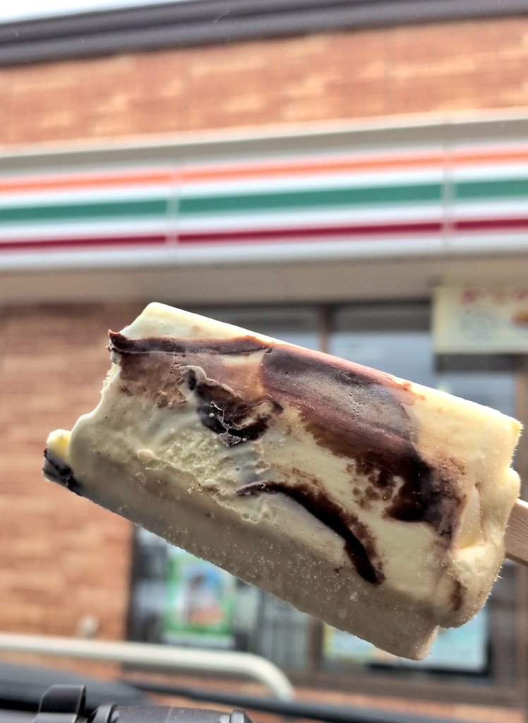 scud_m's tweet photo. セブンイレブンでコーヒーのお供にチョコバッキー。
税込118円なんだぜ。
美味しくて、量もちょうどいい！
 #チョコバッキー https://t.co/53zCWoAjV3