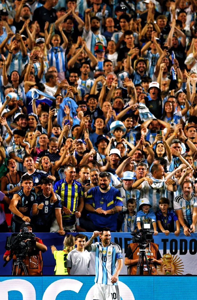 info_1889's tweet photo. 💛💙 No importa como, siempre habrá una camiseta de #Central https://t.co/bpEVviDYZw