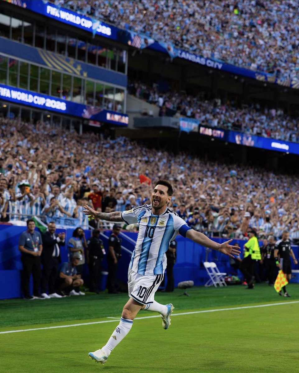 FCBLeoX's tweet photo. @FCB_ACEE MESSI FANS, I follow back everyone, let’s follow each other and contemplate the GOAT 🐐🇦🇷 https://t.co/BMsteqPb7x