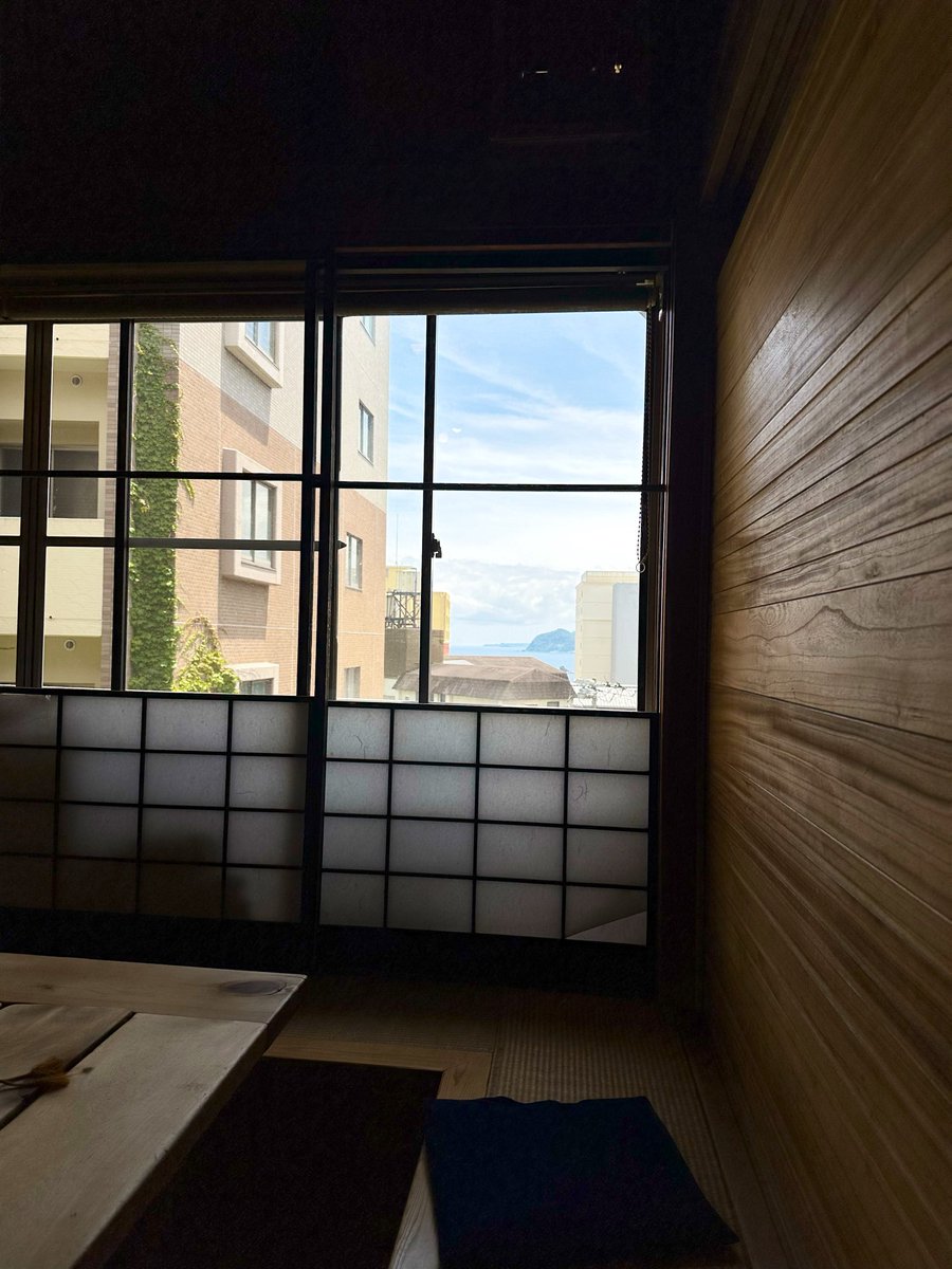 showtaro007's tweet photo. 海辺でノートPCを眺めていたが何もすることがない。会社からのアンケートに回答しただけ。このまま一日が終わっちゃう😵‍💫 https://t.co/cAS2bwpK00
