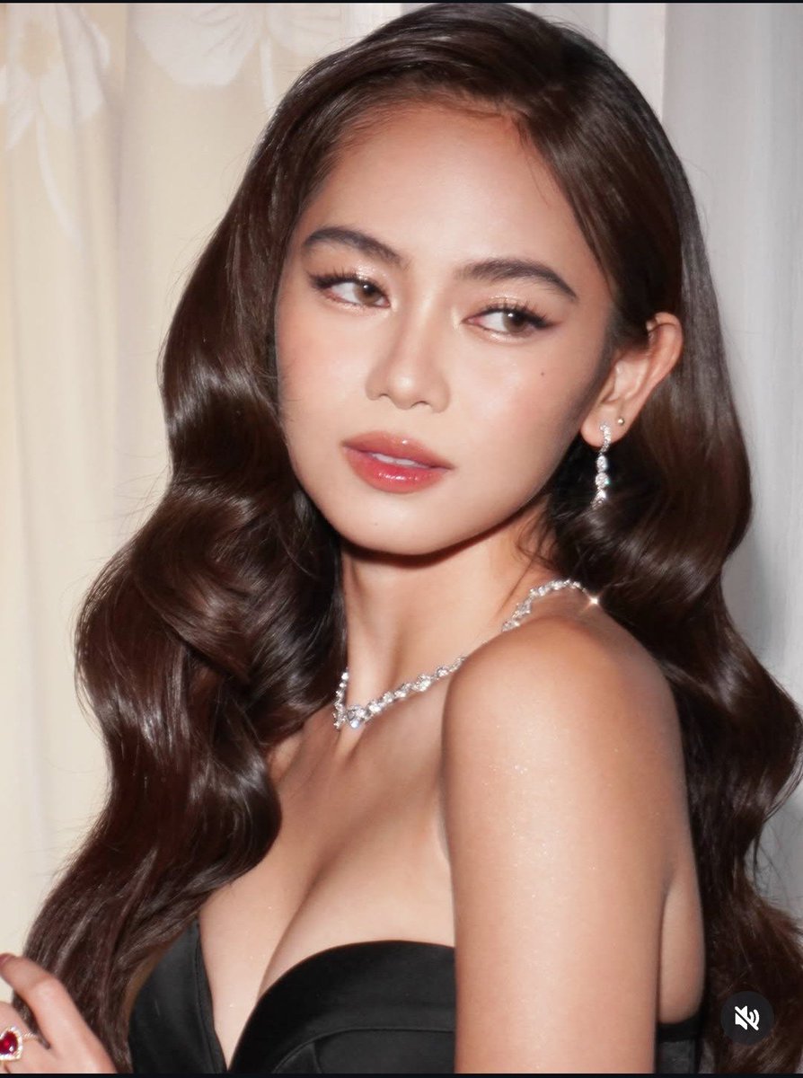 SheLuvsIceCream's tweet photo. Loving her make up lately 🥺

 #AshtineOlviga https://t.co/Cht544LcJt