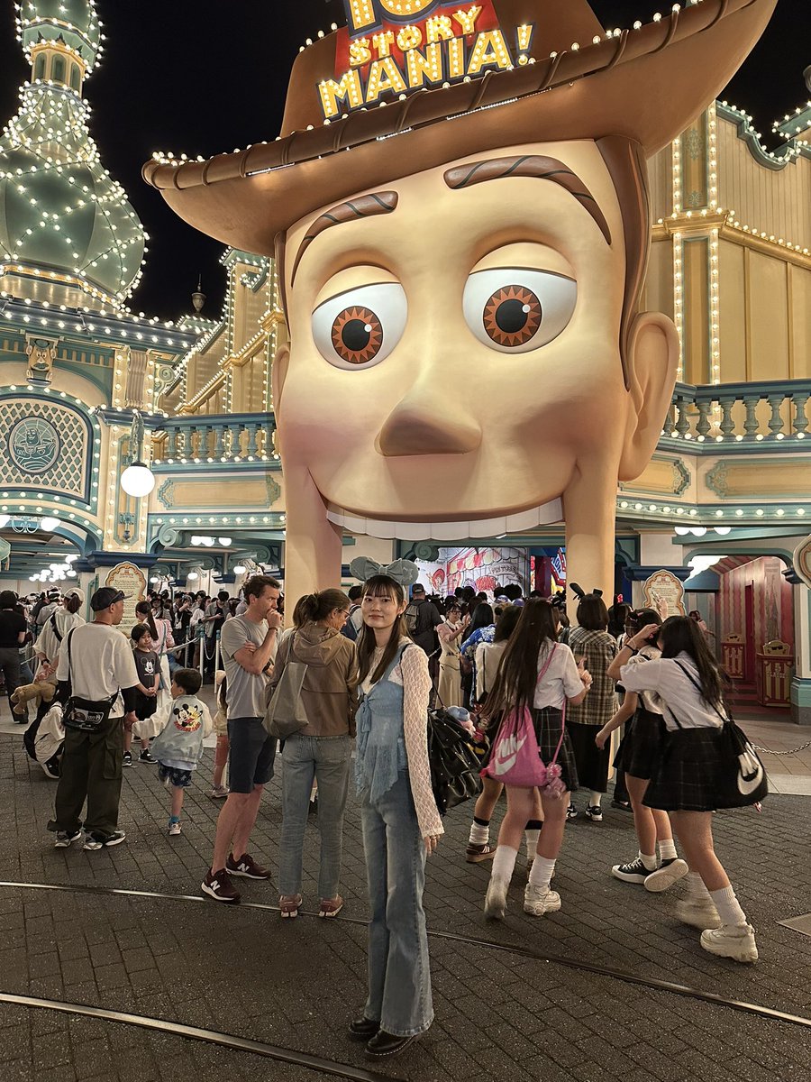 stitch_103a's tweet photo. ディズニー行くと毎回天候ハプニング起こす天才なんやけど、
雨女、雷女、台風女の次は
地震女になって建物で頭守ってしゃがんでたよ🤔

次は何起きるの、、、？ https://t.co/c9q2zdXFxR