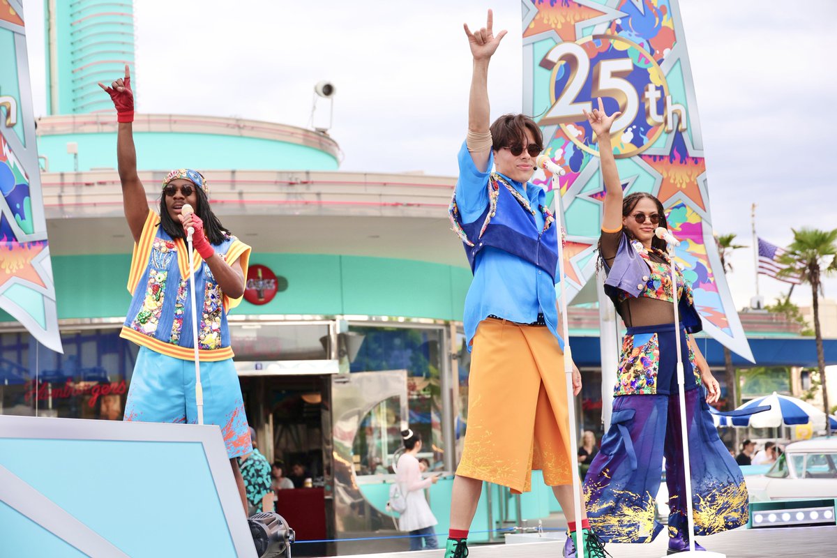 USJ_03310's tweet photo. POR 2ST12:35
Darrenさん
Devさん
Tiannaさん
3人ver
#USJファン https://t.co/otTlNev8vF