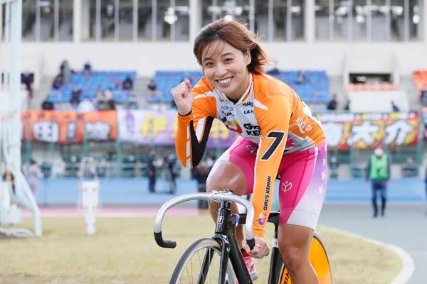 ponchamadayo's tweet photo. 久米詩ちゃんパールカップ準決勝ー！！！🚴🚴🚴

すごいメンバーです！
詩ちゃんの競走得点を上回るメンバーの数々！

しかし！
準決勝突破してほしい！

詩ちゃん頑張ってー！🔥🔥🔥 https://t.co/72b3PLCrS0