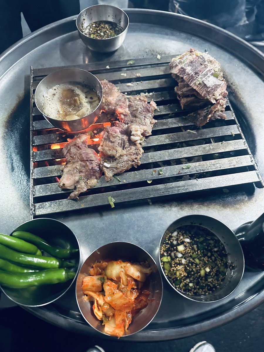 eringoSMAP's tweet photo. えー最高なんだが😭
釜山行ったことないよ。
一緒に行きたい✈️🇰🇷
てかやすともさんとロケ行ってくれ‼︎
３月🇰🇷✈️
立ち食い焼き肉屋さんで초난강오빠発見♡
#新しい地図
#草彅剛
#チョナンカン
#초난강 https://t.co/5g1HNhQH7H