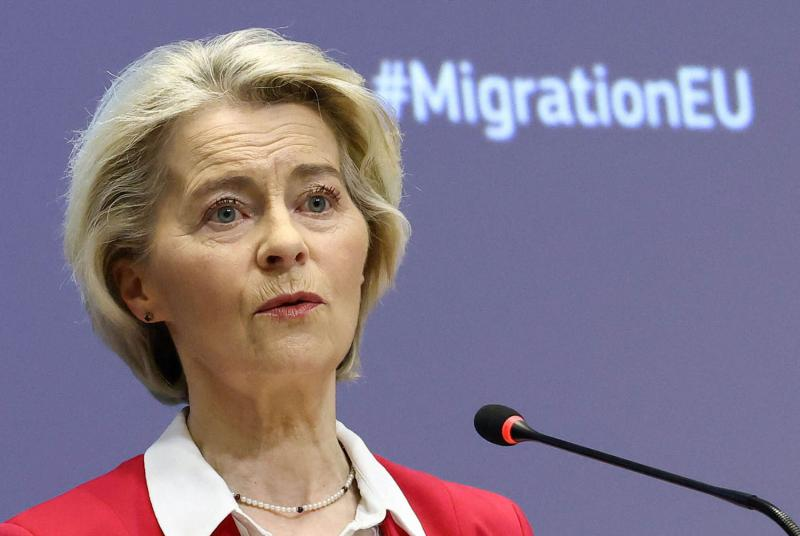 2021m2021's tweet photo. Japonski znanstveniki so z matematično simulacijo upoštevajoč migratske tokove izračunali, da je
90 % verjetnost, da bo ebola v enem mesecu dosegla EU in se začela širiti po njej.
Da ne bi ogrozila prihoda ilegalnih migrantov, EU noče uvesti restrikcij za lete iz Konga in Ugande. https://t.co/CEDlTDSusF