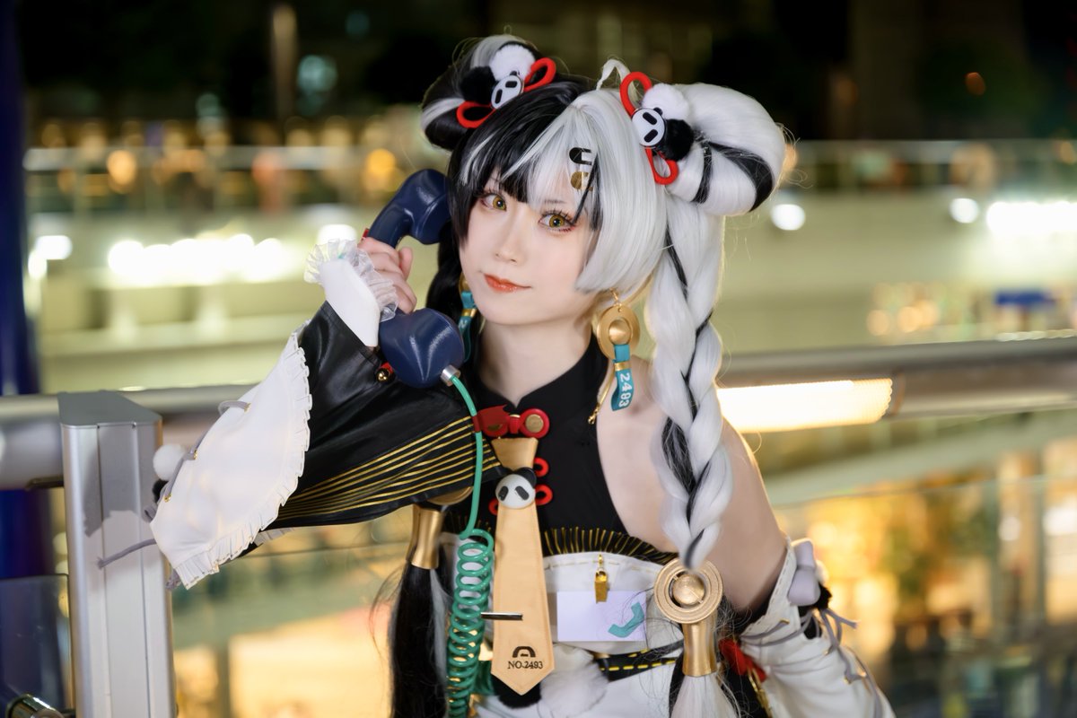 ReMa_FrSt's tweet photo. 【cos/ゼンレスゾーンゼロ】
ダイアリン
 
 📞ꔛ

   「クレームは1を！」 
 
               「お喋りは2を！」

                                   🤍🖤🐼

photo: たくみさん(@takuya1098dasu )

#コスサミパーティー
#zzzero         
#zzzcreators https://t.co/qla7P4UF0O