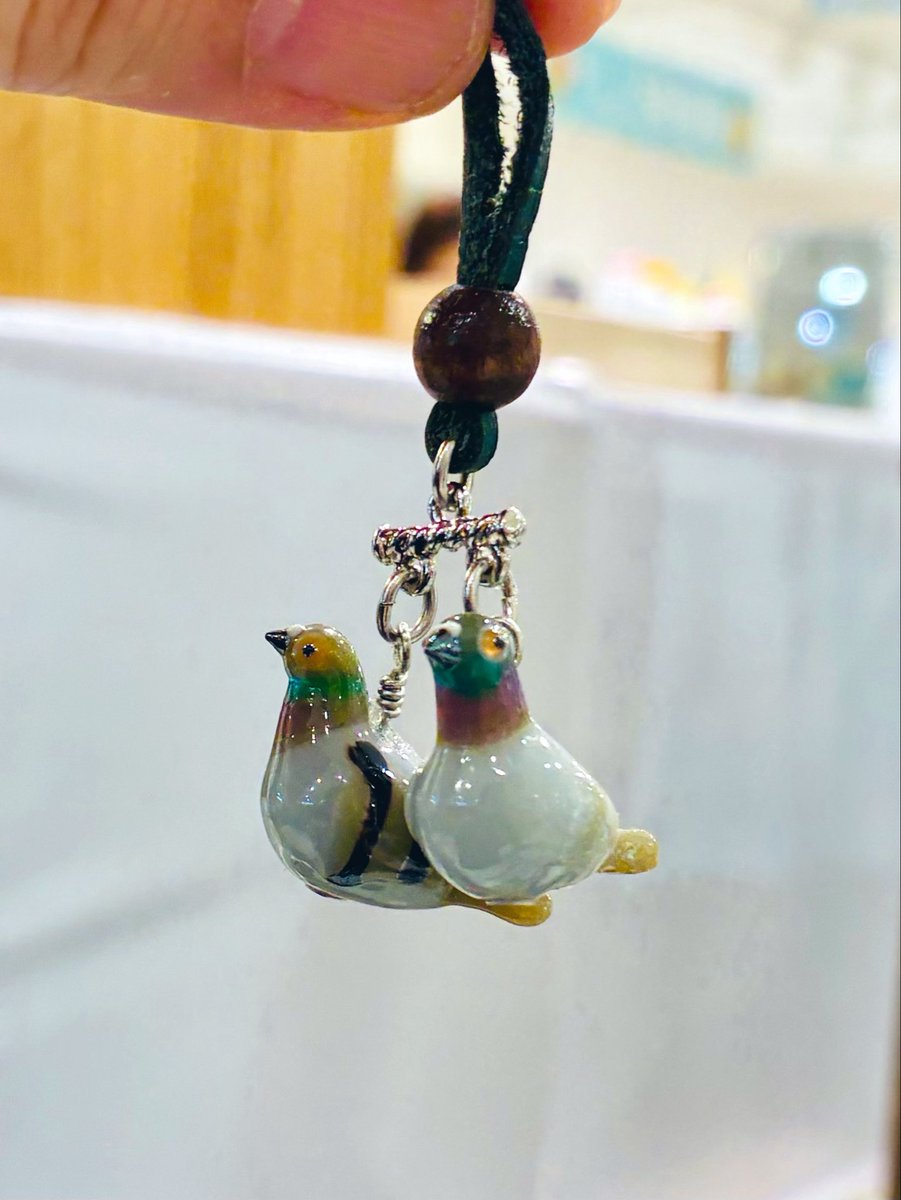 mpool_glass's tweet photo. 阪神梅田本店「心うるおう #小鳥ガーデン」無事終了しました
ドバト雷鳥メジロカワセミなど野鳥が人気でした
#鳥展 とハシゴして来てくださったお客様も
今回は鳥展とコラボと聞いて野鳥を今回増やさねば…!と頑張って制作して良かったです☺️
ありがとうございました！
次回関西は9/2から高槻阪急です https://t.co/6B8mVf0K1m