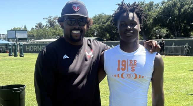 sixstarfootball's tweet photo. EVENT COVERAGE | A look at the RB prospects who impressed at Sacramento State Mega Camp

☆ Several recruits made the most of their opportunity 🔥

STORY ▶️ https://t.co/GQzzPXRBhB

@20problemz_ @IsaacAnderson09 @MekhiAnderson09 @ElijahAray @brainerd_g35106 @adambranco24 @LanceBriggsjr @tiuli24 @jr_cruz22 @king_zay_25 @DomanicCharles @Ajeden5 @LiandroFlores23 @graysongaines7 @GusG28 @ramon_gipson @2JaydenGonzalez @RichlynGooden3 @JacobyJohnson_6 @DivineJohnson_6 @Johnson1Kob @NorthrupK97812 @GatsbeeGum @DomKristof22 @LukasNeely2027 @cjn3ls0n @King_P28 @NicoPanelli2323 @AndresSafford @Jsuani09 @walshjonathon45