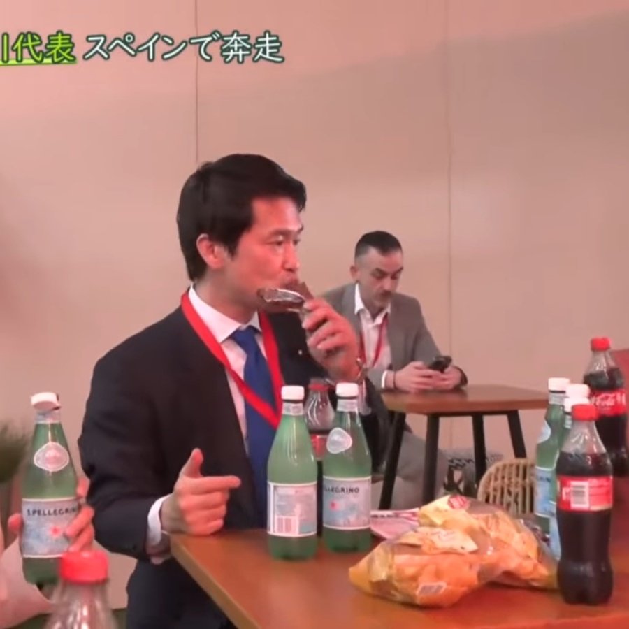 nonbiribiyori3's tweet photo. 高市総理のG7でのコミュ力が話題ですね。

一方、スペインの国際会議で積極的に各国の要人30人と対話するのに忙しくてお昼はチョコバーとコーラだけで済まし、シャンパングラスを返す暇もなく対話していた中道の小川淳也さん https://t.co/RO1c97K58p