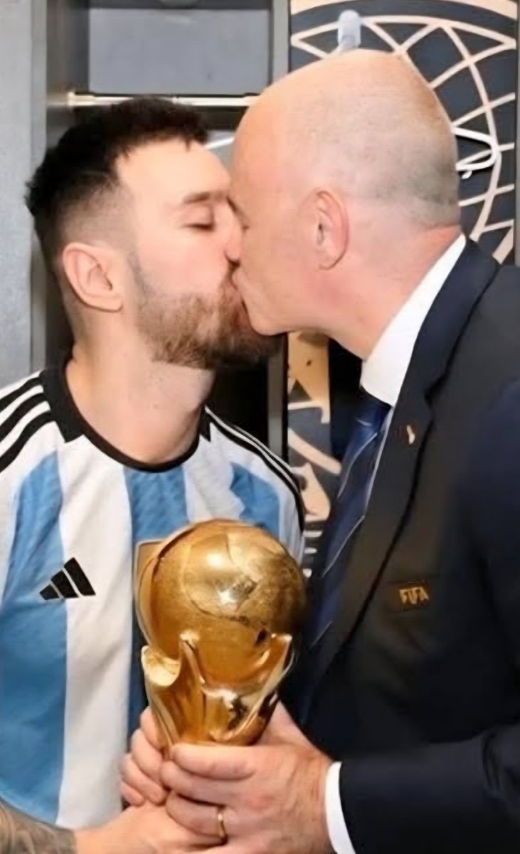 ClintonVelen's tweet photo. @alboz_4life @zxaee07 Favoured becos Pessi has an ongoing affair with Fifa 🤣 u support it so u probably having similar affairs https://t.co/tMVO5oaeDa