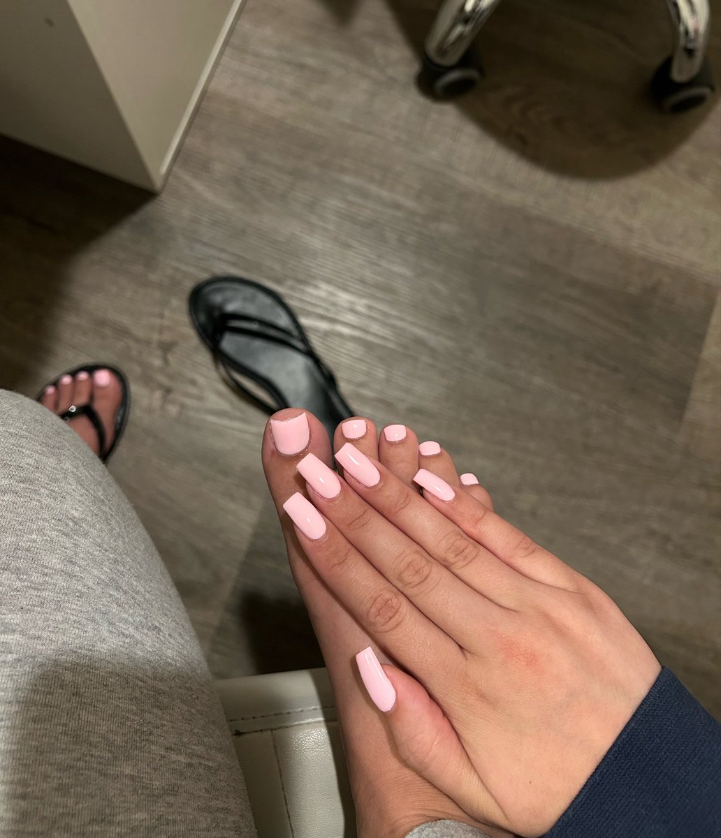 iluvallyyy's tweet photo. @1oflayy real pretty feet don’t need acrylic tho #NoShade https://t.co/wqPynZh3yG