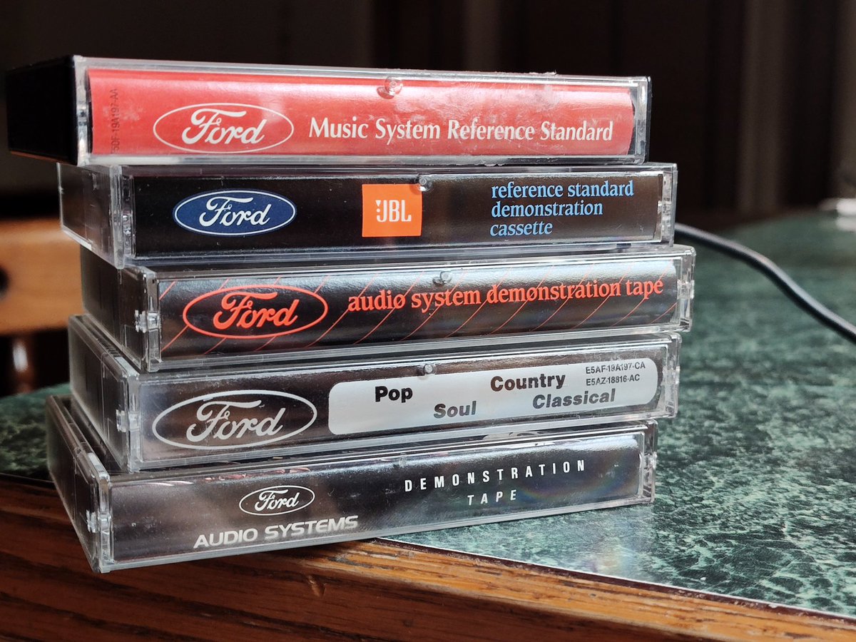 Tsundrinker's tweet photo. "What kind of music do you like?"

"Ford." https://t.co/XsVz6CUTXh