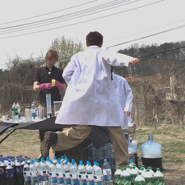 이러지마 tweet media
