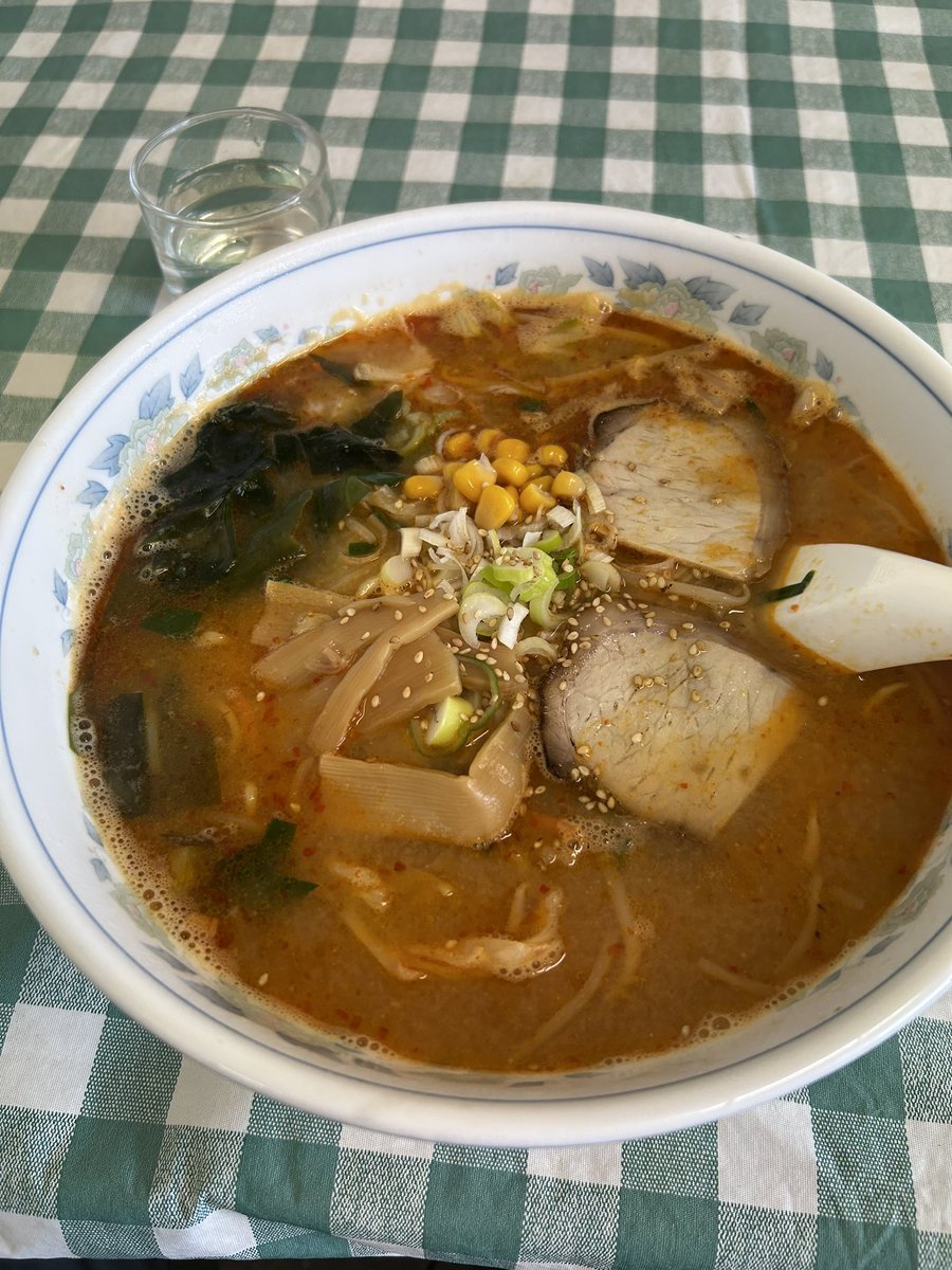 zWLyiVgWvSJncy3's tweet photo. 由利本荘市東由利老方　中央食堂
辛ミソラーメン大盛り
ザ・昭和の佇まいが良い、そして安い
大きなどんぶり、ペロリと完食です https://t.co/QYJbiRZDCL