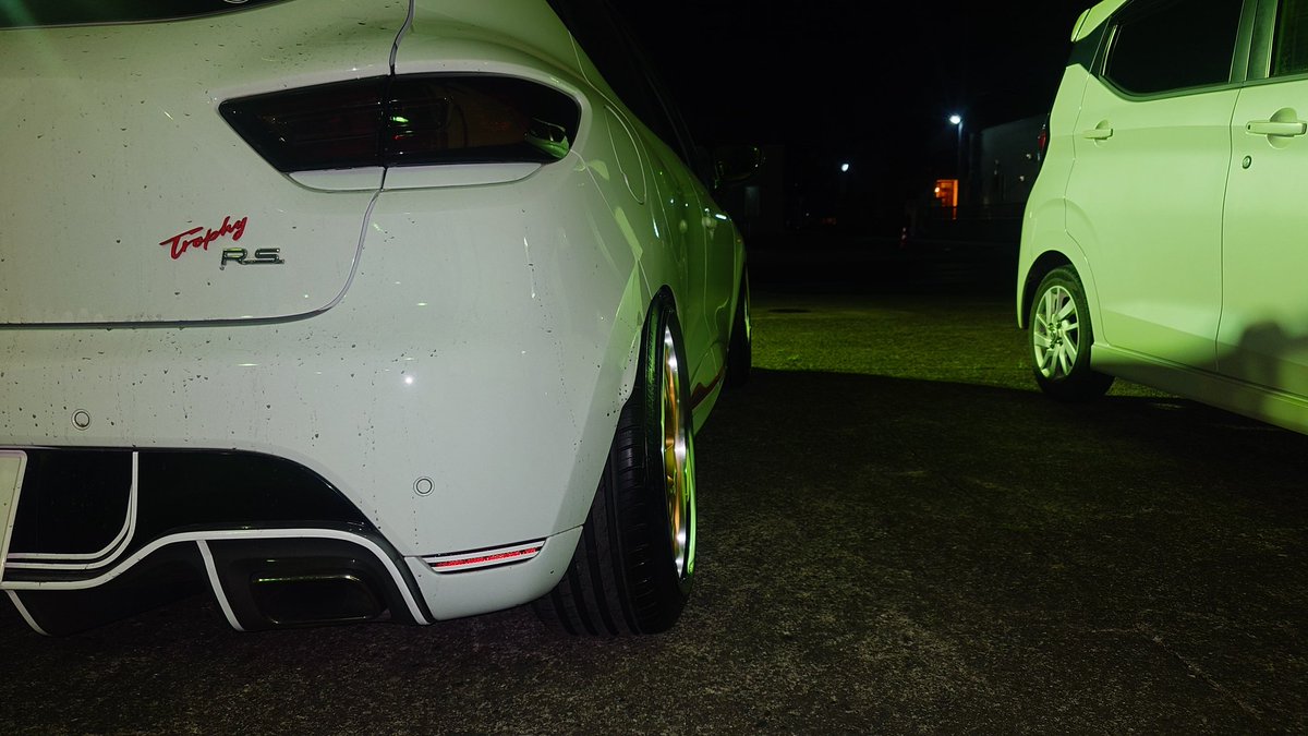 ML21S660's tweet photo. 昨日、にゅーホイール来たよって事で急遽車屋さんへ リフトから降ろして動かしたら地震きて焦った💦
WORK VSXX カッコいい〜🎶 https://t.co/smy2M6j0cd