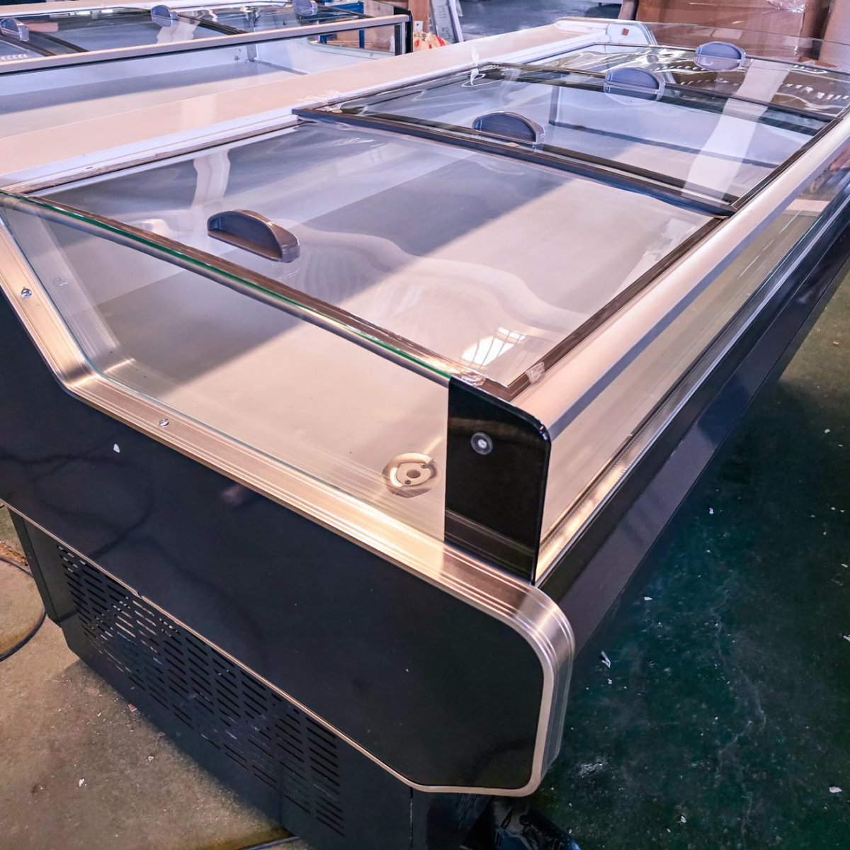 CUC_GROUP's tweet photo. #commercialrefrigeration #refrigeracioncomercial #refrigeração #uprightcooler #commercialrefrigerator #islandfreezer #chestfreezer #deepfreezer #uprightfreezer #commercialkitchen #backbarfreezer #backbarcooler #displayfreezer #gelatoshowcase #displayrefrigerator https://t.co/D7MxxyiO92
