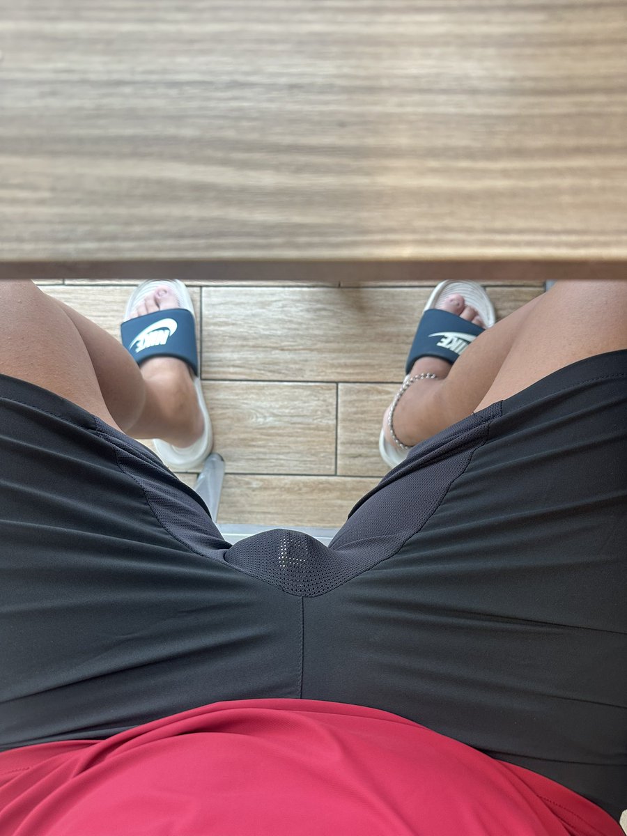whit1983z's tweet photo. 某運動連鎖賣的褲子好棒🥵 https://t.co/g1OH11Kpk1