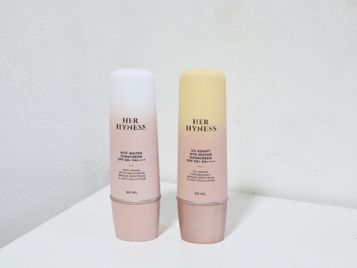 yingpeereview's tweet photo. กันแเดดลูกรักตลอดกาล ต้องยกให้ Her Hyness เลยจริงๆ ทำถึงเรื่องเนื้อสัมผัสเบาผิวและปกป้องผิวได้ดีมากๆ คือติ๊กถูกทุกข้อเข้าใจเลยว่าทำไมหลายคนติดใจ 

Hya+ เนื้อน้ำ สบายผิวแบบตะโกนใช้เป็น daily sunscreen ในวันสบายๆ วันอยู่บ้าน หรือวันที่ไม่ได้ออกแดดหนัก ทาแล้วผิวดูชุ่มชื้น อิ่มฟู สบายหน้ามาก
UV Adapt เป็นกันแดดที่ยิ่งโดนแดดยิ่งปกป้องผิว ให้ผิวกันแดดได้นานขึ้น ไม่ต้องทาซ้ำหลายรอบ เป็นเนื้อเซรั่มที่พอดีผิว ไม่เหนียว แถมช่วยกันเหงื่อ เหมาะสำหรับคนออกแดดนาน

ดีคนละแบบ แต่ใช้แล้วชอบทั้งคู่ แล้วไม่ต้องกังวลเรื่อง SPF กันแดดได้จริง ผิวไม่หมองไม่เสียแน่นอน ไปลอง!
