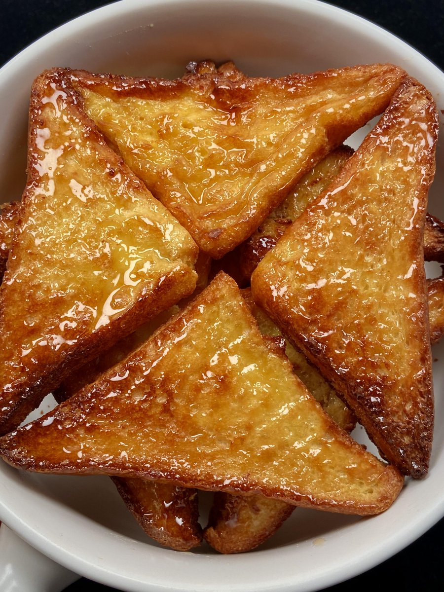 EbookForNewbie's tweet photo. Just had the most perfect late-night snack: crispy honey butter toast paired with icy cold milk—total comfort in two bites!， https://t.co/7Rdq8Y13dK
