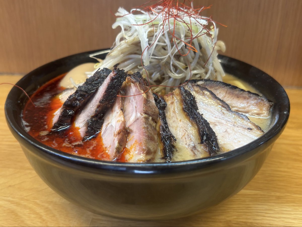 1972Kazuto's tweet photo. 味噌っ子 ふっく @ 荻窪
味玉ちゃーしゅー辛味噌らーめん
+ ちゃーしゅー

ラー油とスープのコントラストが美しすぎ
食べる前からもう旨い
このビジュアル
文化庁は早く保護した方がいい https://t.co/gmL2SkF3x0