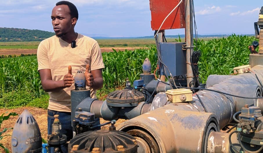 TheComments__'s tweet photo. #Video With Support from the CDAT Innovation Challenge Fund trough Hanga Pitch, Farmoja Ltd has developed a technology that uses IoT sensors placed in the soil to monitor moisture and temperature levels in real time. The technology allows farmers to remotely control irrigation through a digital platform, helping them apply the right amount of water at the right time, improve crop productivity, and reduce water waste and labor costs.
The innovation is currently being piloted at Gabiro Agribusiness Hub in @NyagatareDistr . Developers say the technology will also help farmers adapt to climate change through data-driven farming decisions.
Farmoja Ltd highlights how Rwanda’s agriculture sector is increasingly embracing digital innovation.
Farmoja is one of 10 youth-led innovations supported under the CDAT Innovation Challenge Fund, an initiative launched by @RwandaAgriBoard in partnership with @RwandaICT through the Hanga Pitch Fest to accelerate technology adoption in agriculture.
So far, The programme has already reached more than 10,000 farmers, enabled over 2,200 farmers to adopt innovative technologies, and created jobs for young people across Rwanda.
#CDAT #InnovationChallengeFund #AgriTech #SmartFarming #Nyagatare #Rwanda
@RwandaICT
@RwandaLocalGov
@AsaGiertz
@SRwamulangwa
@umflora
@T_Ndabamenye
@solangeuwituze
@g_mukeshimana
@WorldBankGroup
@HITIMANAJean
@MRugamba
@MutangwaSarah
@RwandaAgriBoard
@BRDbank
@RwandaAgri
@PudenceR
@NyagatareDistr
@RwandaEast
✍️: @Hadjara07
