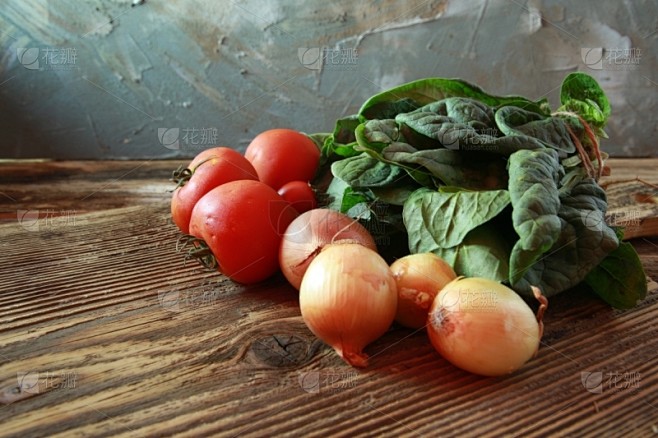 josephcerosimo's tweet photo. [Fresh organic spinach u0026 cherry tomatoes are in stock now! Perfect for your summer salads  Stock up u0026 eat clean!]， https://t.co/xVw7Y9mUf4