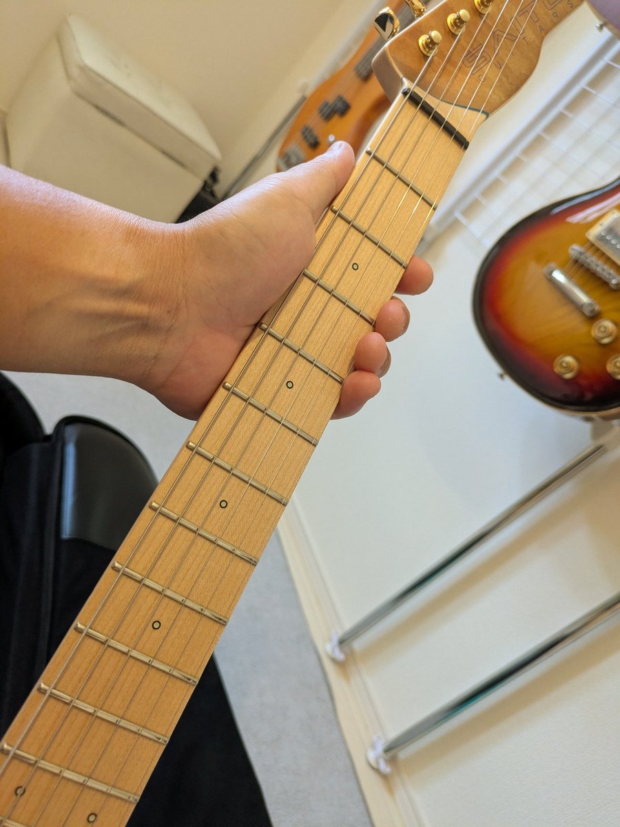 YUJI20GT's tweet photo. 今日はSAITO GUITARSへ、リペアをお願いしていた愛機を受け取りに行ってきました🎸

丁寧に対応していただき、改めてこのギターへの愛着が増しました。

齋藤社長をはじめ、スタッフの皆様と直接お話しできたのも貴重な経験。

これからもたくさん弾いていきます！
ありがとうございました！ https://t.co/Jt3ziLxaRD
