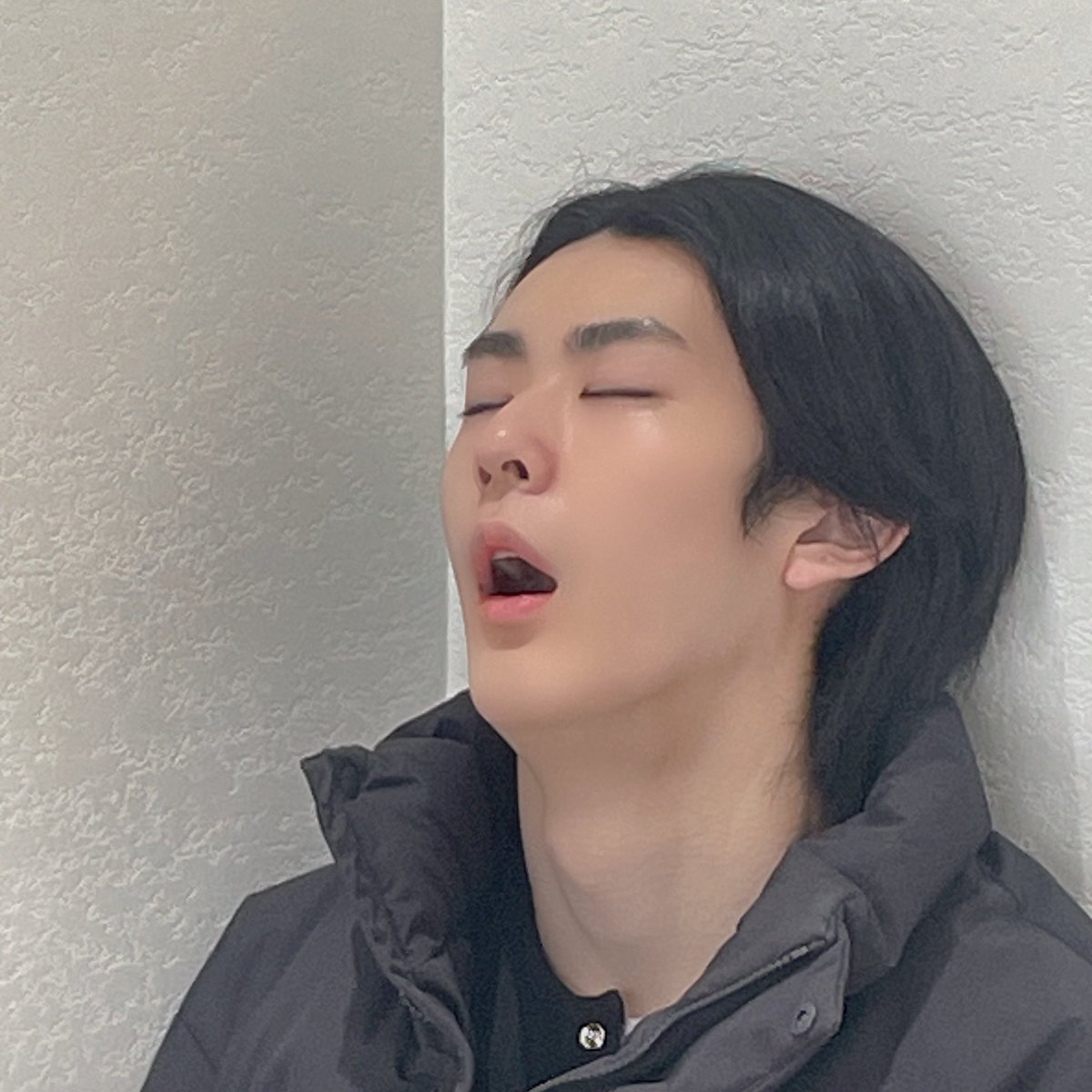AmbiO_members's tweet photo. RUONE!!! 생일 축하해! 🎉  
우리가 만난 지 벌써 1년쯤 됐네. 힘든 상황에서도 항상 예의 바르고 존중하는 태도를 보이는 게 내가 널 가장 존경하는 부분이야. 나도 너처럼 그런 마음가짐을 가졌으면 좋겠어. 지난 1년 동안 고마웠고, 앞으로도 좋은 팀원이 되어줘!

#AmbiO #엠비오 
#Jeesoo #지수 https://t.co/fCUlwHSlSD